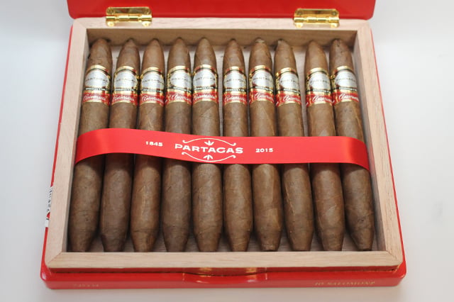 partagas-aniversario-cigar-salamone-box-closer